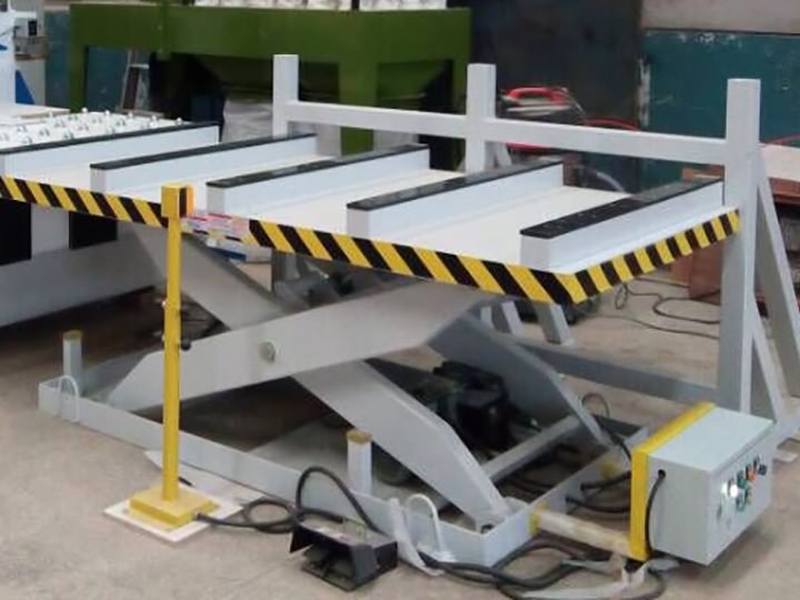 家具生產(chǎn)線自動(dòng)送料數(shù)控機(jī)床