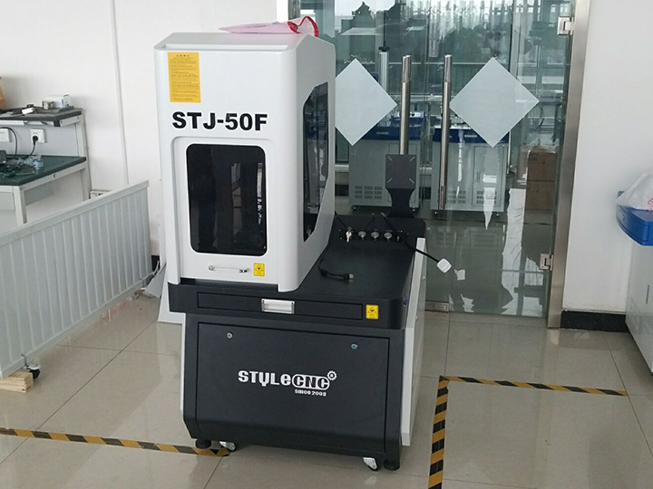 業余愛好適用于小型企業、家庭商店的光纖激光雕刻機