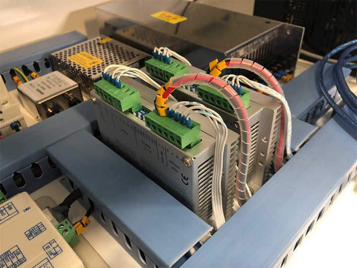 臺式激光切割機的精密驅動器