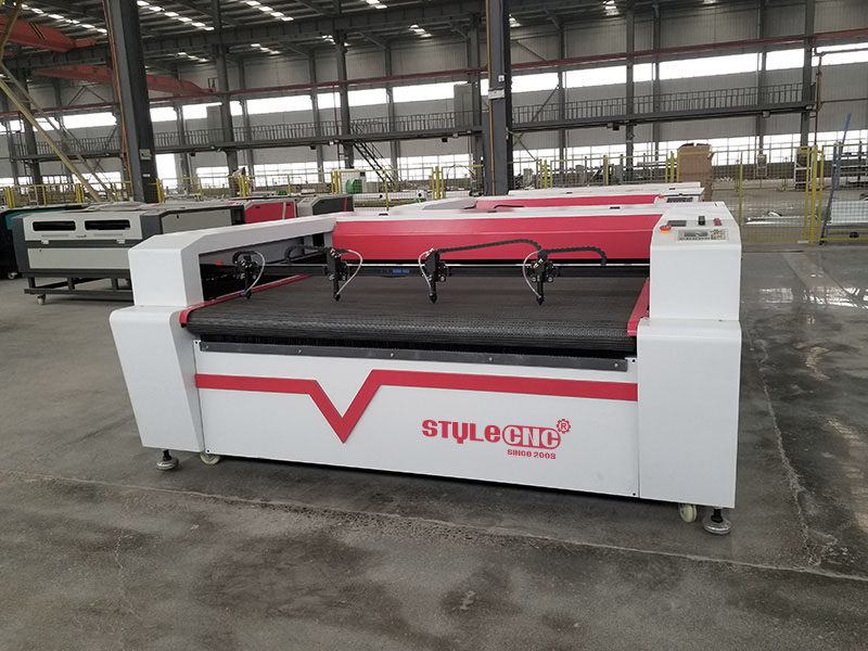 多頭激光布料切割機 多頭激光布料切割機