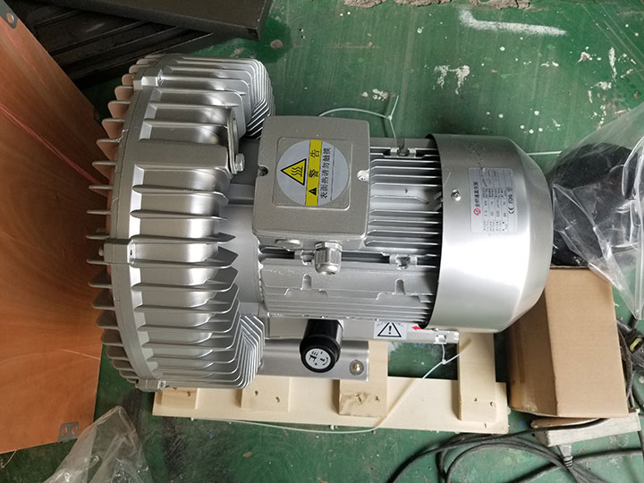 用于家具制造的專業(yè)數控木雕機 用于家具制造的專業(yè)數控木雕機