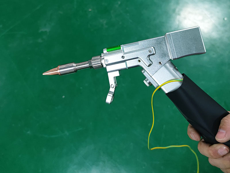 帶手持焊槍的風冷便攜式激光焊機