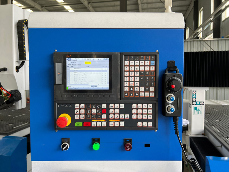 四軸數控雕刻機的寶元控制器 四軸數控雕刻機的寶元控制器