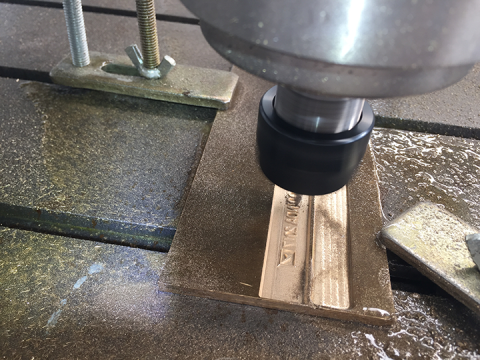 帶移動工作臺的黃銅、銅、金屬雕刻機(jī) 帶移動工作臺的黃銅、銅、金屬雕刻機(jī)