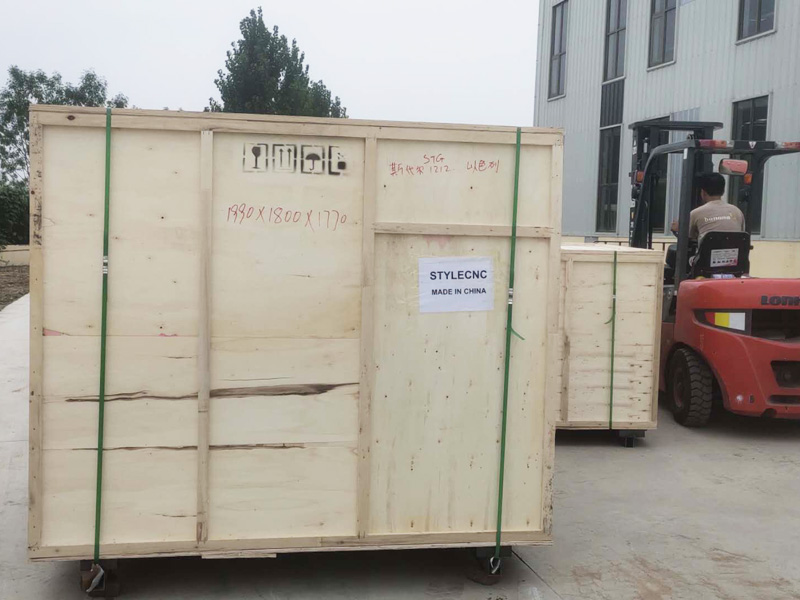 包裝 4x4 數(shù)控雕刻機 包裝 4x4 數(shù)控雕刻機