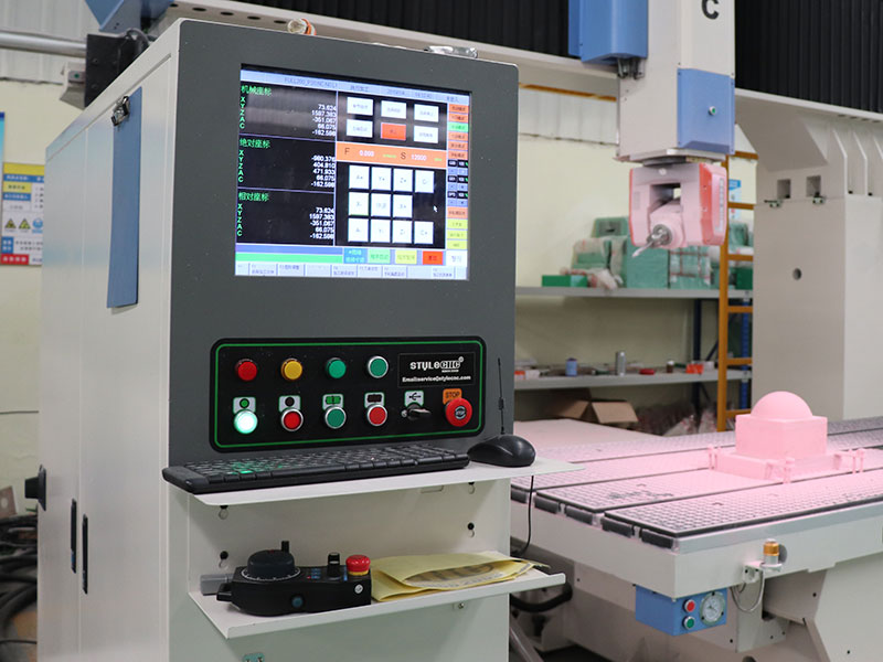 配備新代 控制系統的五軸數控雕刻機 配備新代 控制系統的五軸數控雕刻機