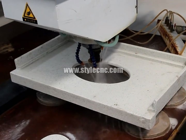 適用于石英、花崗巖、大理石加工過(guò)程的數(shù)控石材切割拋光機(jī) 適用于石英、花崗巖、大理石加工過(guò)程的數(shù)控石材切割拋光機(jī)