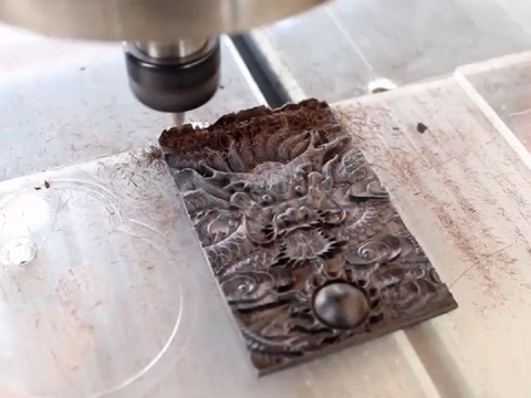 迷你數控雕刻機 6090 制作實木工藝品 迷你數控雕刻機 6090 制作實木工藝品