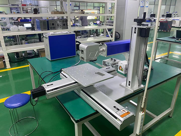 2025年最佳預(yù)算光纖激光雕刻機(jī)，帶 XY 移動(dòng)工作臺(tái)