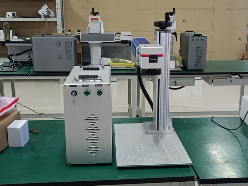 彩色光纖激光雕刻機 彩色光纖激光雕刻機