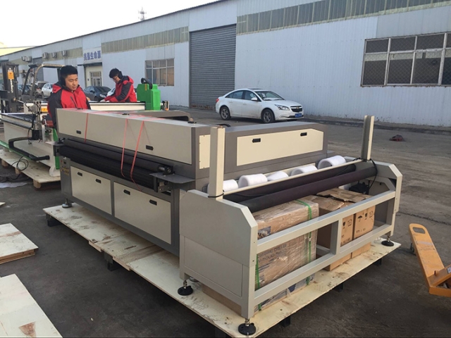 自動送料布料激光切割機(jī) STJ1610厄瓜多爾 -2A