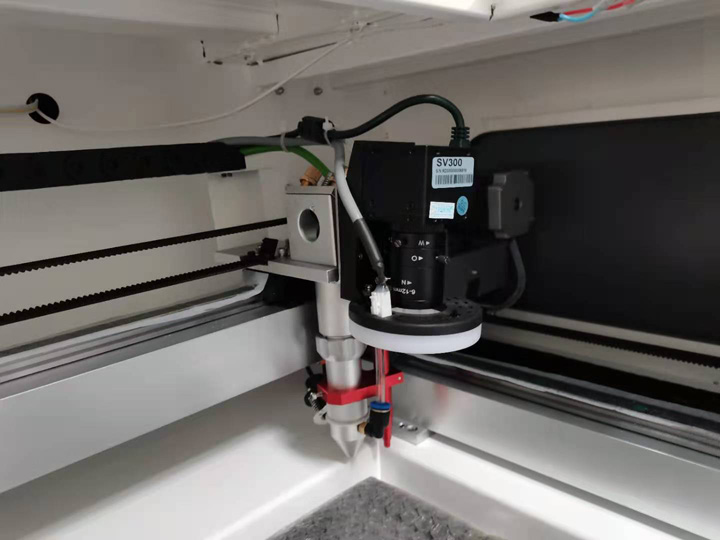 自動對焦激光橡膠切割機(jī) 自動對焦激光橡膠切割機(jī)