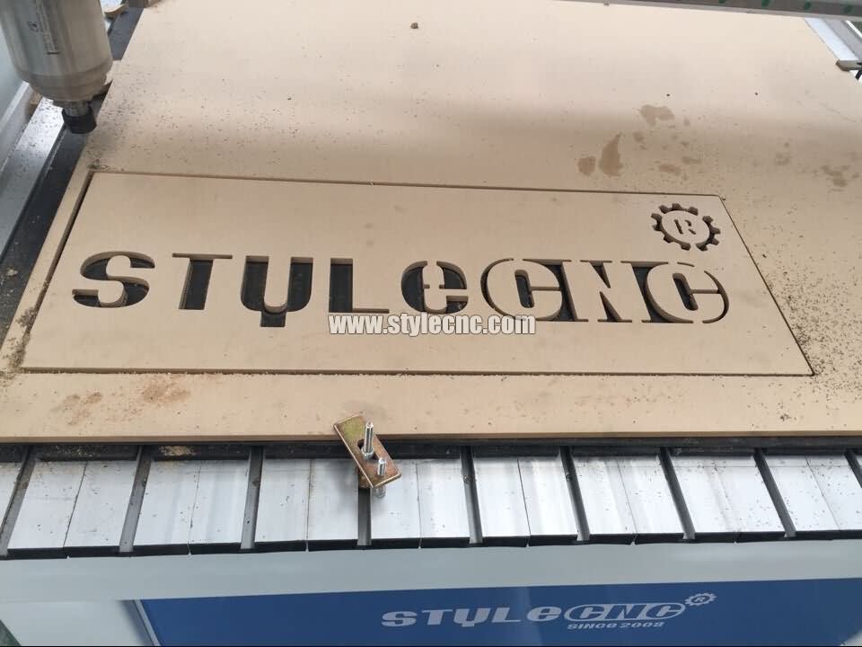 用于木標牌雕刻項目的數控雕刻機