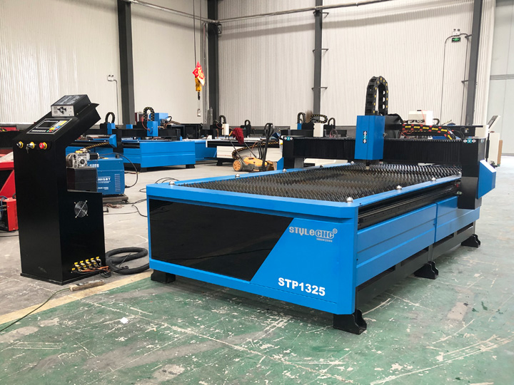 用于定制金屬標(biāo)牌的數(shù)控等離子切割機(jī)和數(shù)控等離子切割工作臺(tái) 用于定制金屬標(biāo)牌的數(shù)控等離子切割機(jī)和數(shù)控等離子切割工作臺(tái)