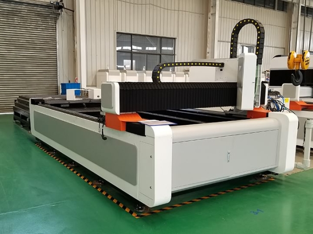 1000W 科威特的帶交換臺的光纖激光切割機(jī)