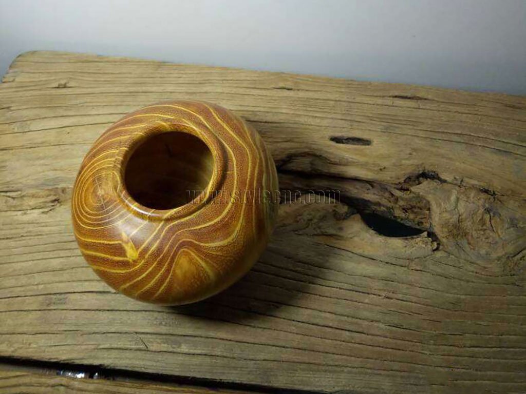 采用數(shù)控木工車床進(jìn)行 Cudrania Tricuspidata 木罐車削項目