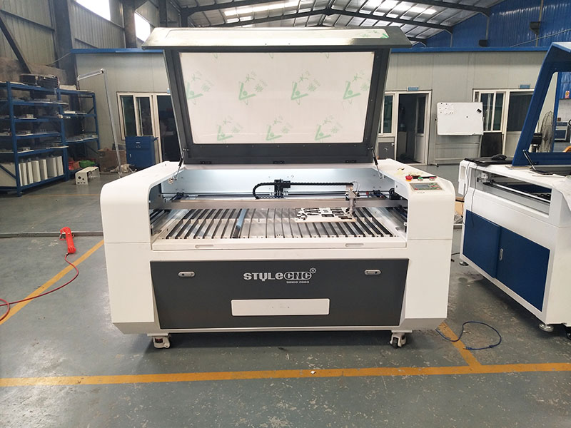 CO2 激光切割機(jī) CO2 激光切割機(jī)