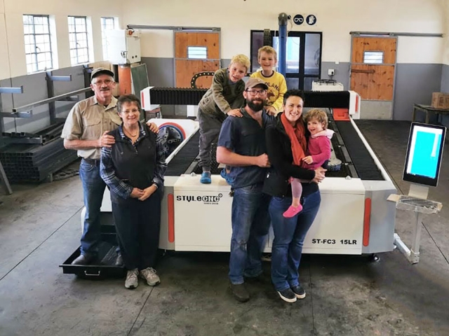 ST-FC3015LR 南非的金屬激光切割機(jī)評論