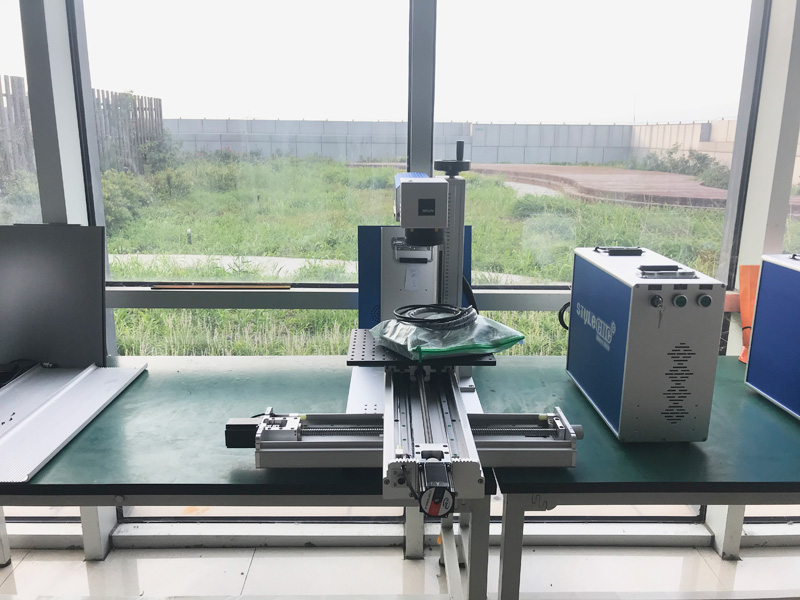 帶十字滑軌的光纖激光打標(biāo)機(jī) 帶十字滑軌的光纖激光打標(biāo)機(jī)