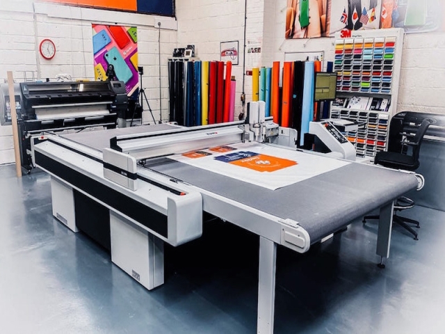 用于印刷、廣告、營銷的數(shù)字平板切割機