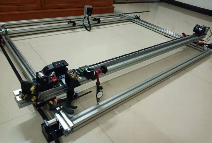 將正時皮帶穿入兩側