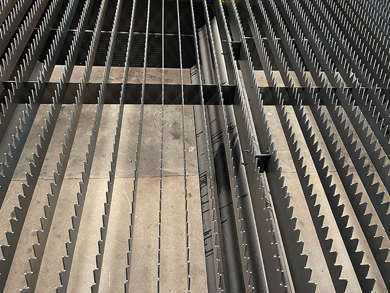 鋸齒刀片切割平臺