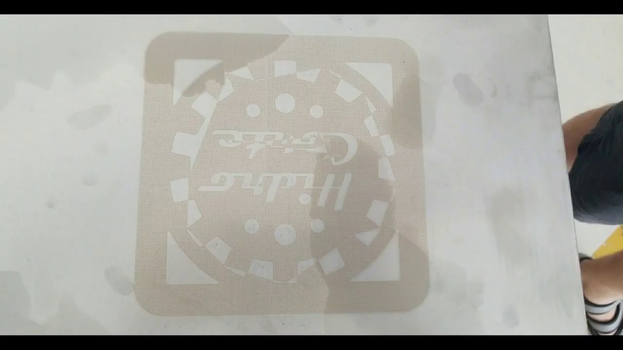 2025年最佳預(yù)算光纖激光雕刻機(jī)，帶 XY 移動(dòng)工作臺(tái)