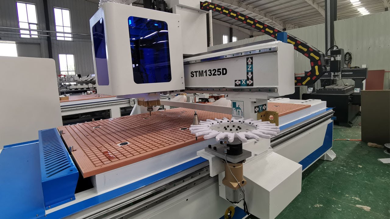 全自動4x8木工數(shù)控機床帶換刀裝置