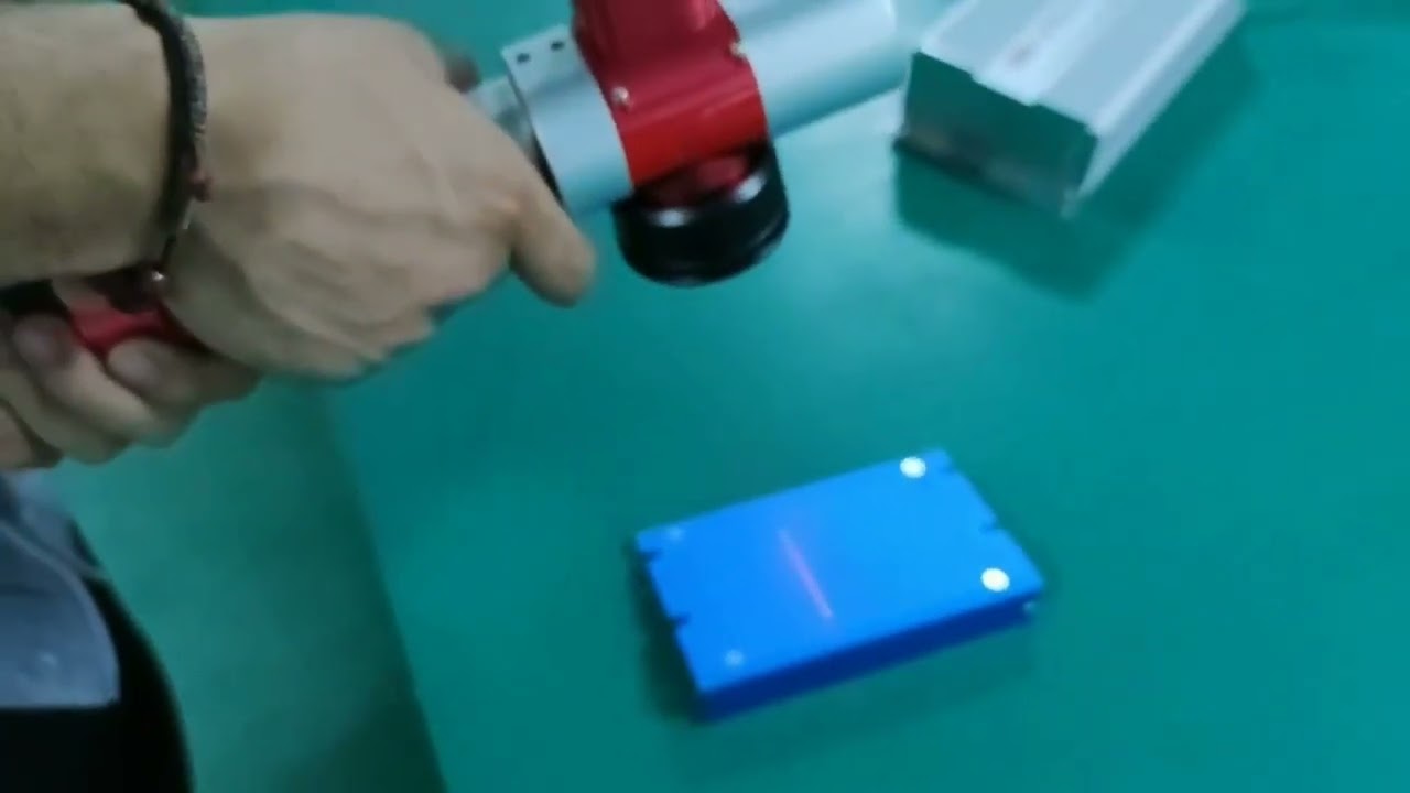 實惠價格 100W 背包式激光清洗機(jī)出售