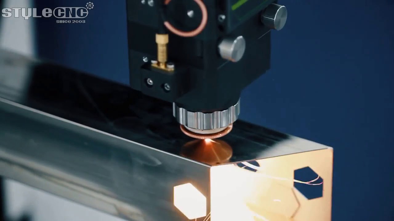 1000W 方激光切管機(jī) 1000W 方激光切管機(jī)