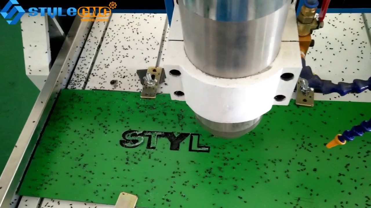 小型業(yè)余愛好數(shù)控銑床切割鋁板